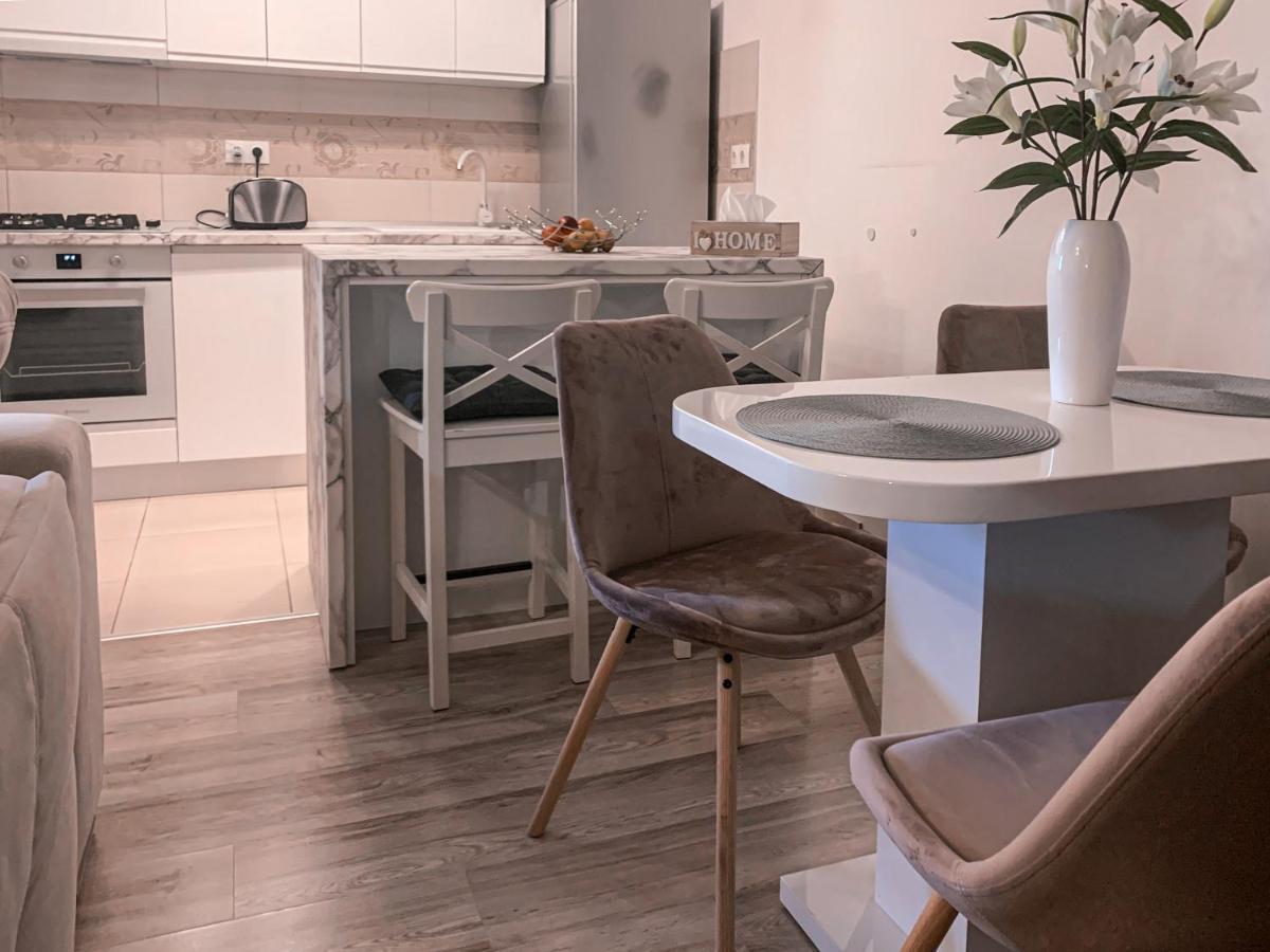 Apartment 2 Rooms Luxury Бухарест Екстер'єр фото