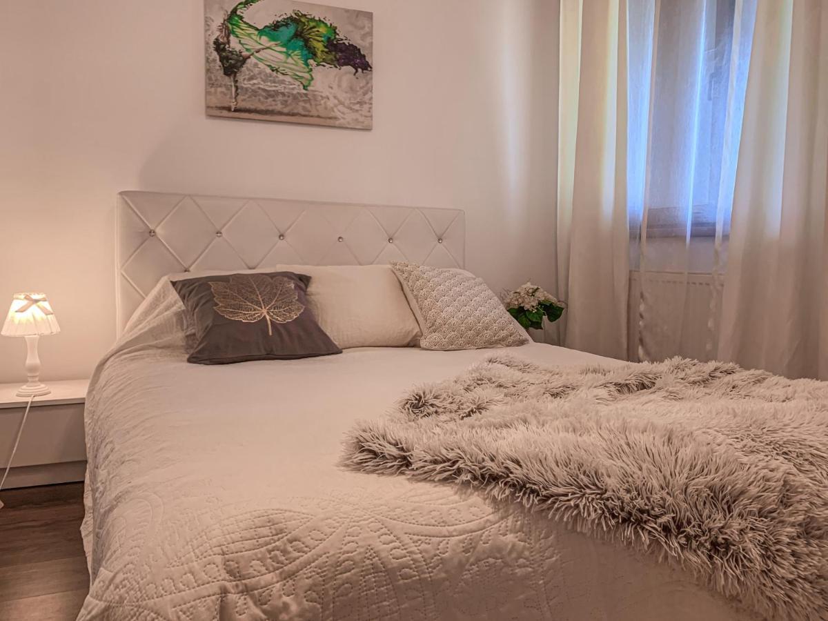 Apartment 2 Rooms Luxury Бухарест Екстер'єр фото