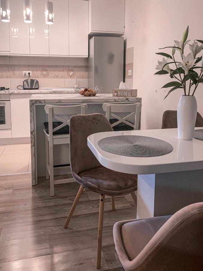 Apartment 2 Rooms Luxury Бухарест Екстер'єр фото