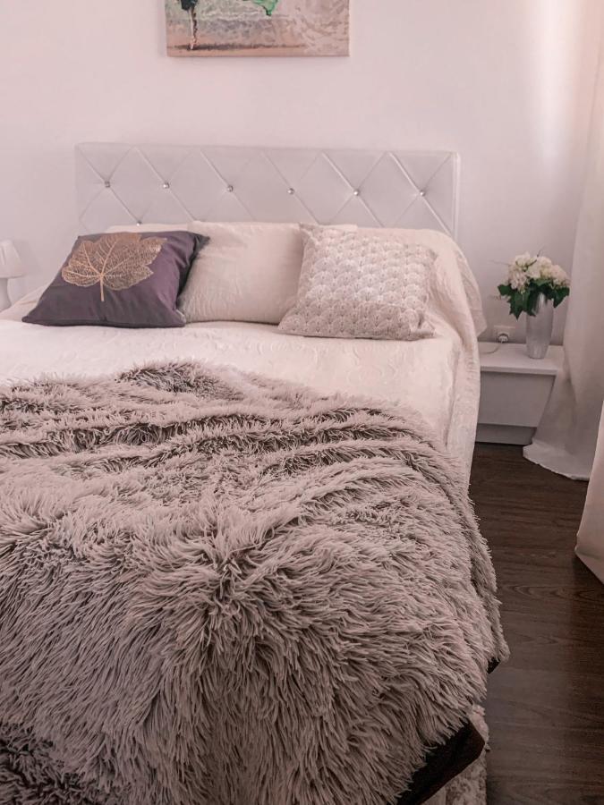 Apartment 2 Rooms Luxury Бухарест Екстер'єр фото