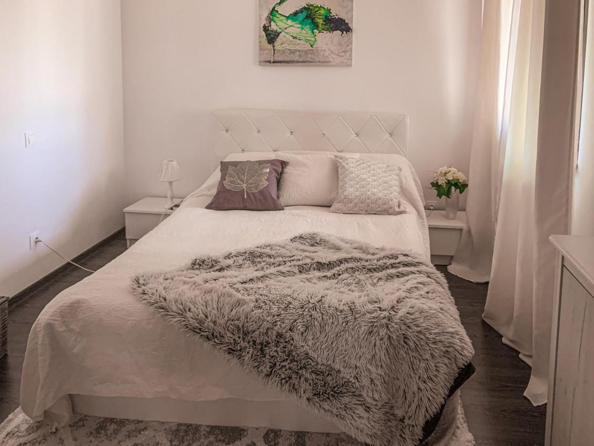 Apartment 2 Rooms Luxury Бухарест Екстер'єр фото